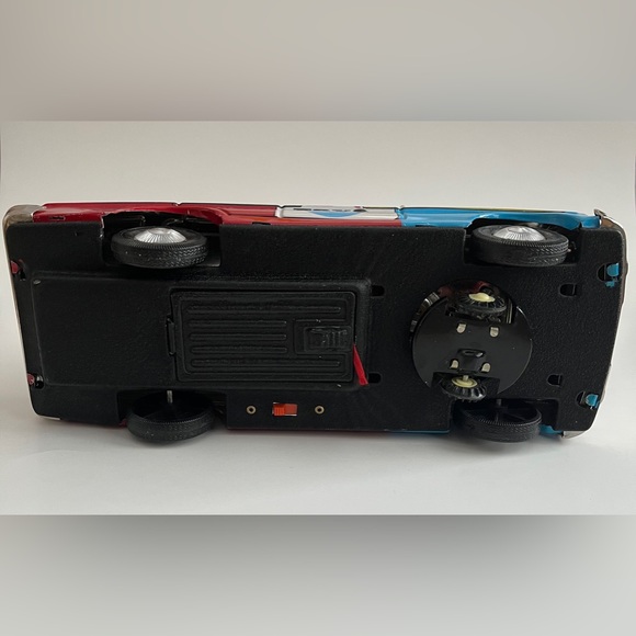 Vintage electronic Command car - uses 1 D cell battery - Picture 7 of 7